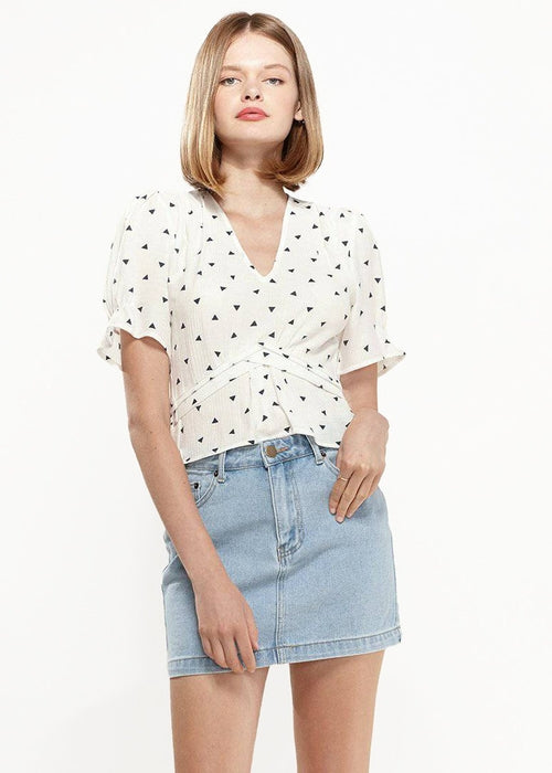 Triangle Print Puff Sleeve Blouse in White triangle