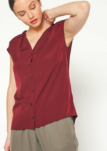 Basic Sleeveless V Neck Button Top In Burgundy