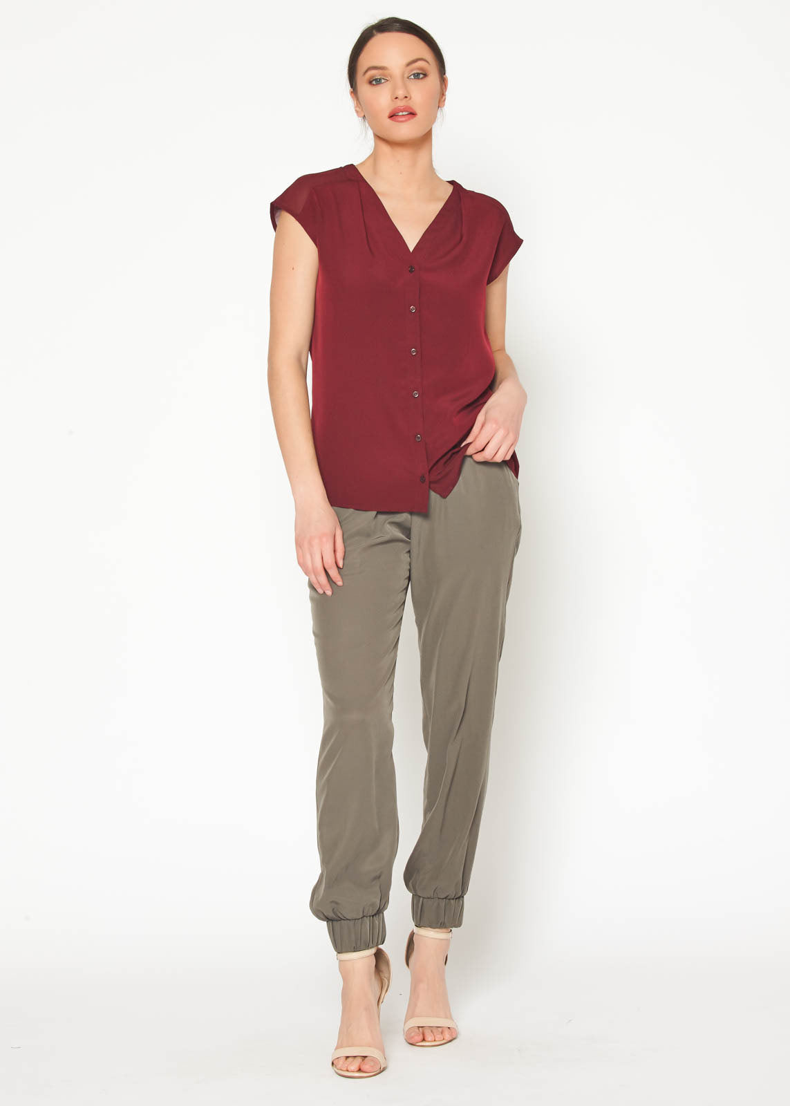 Basic Sleeveless V Neck Button Top In Burgundy