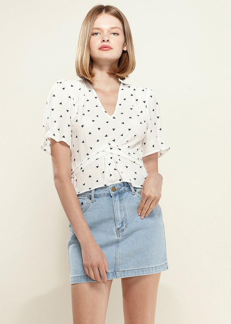 Triangle Print Puff Sleeve Blouse in White triangle