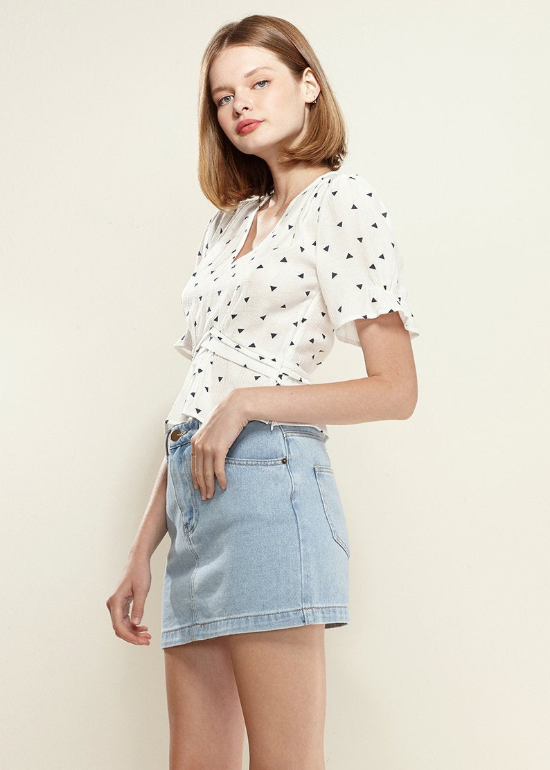 Triangle Print Puff Sleeve Blouse in White triangle